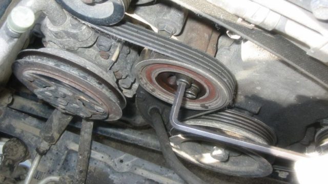 ファンベルトが切れる前兆はキュルキュル音 応急処置方法を紹介 クルマーク ねもなお ファンベルトが切れる前兆はキュルキュル音 応急処置方法を紹介 クルマーク ねもなお